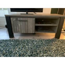 Tv meubel donker eiken half jaar oud