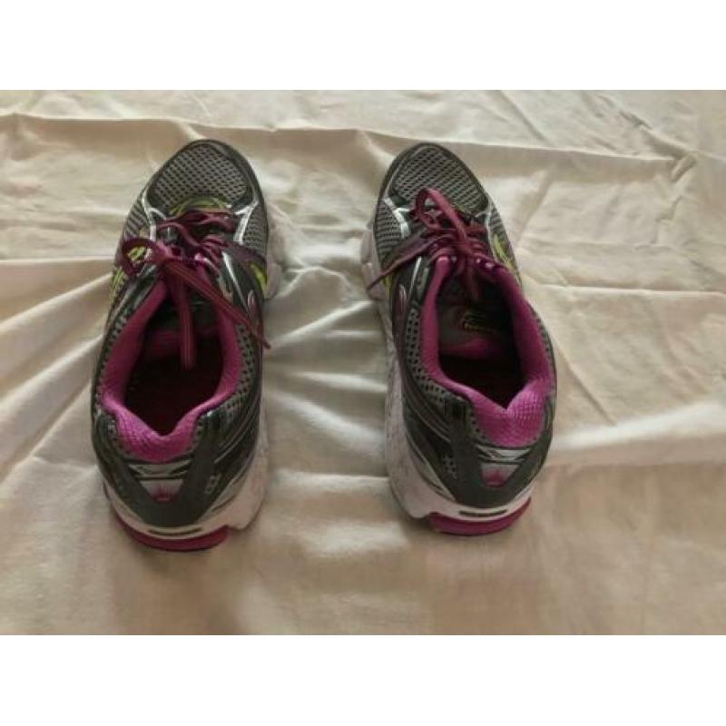 Saucony Omni 12 hardloopschoenen