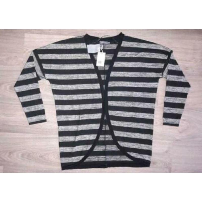 Nieuw ruim soepel vallend Geisha vest. Zwart met grijze stre