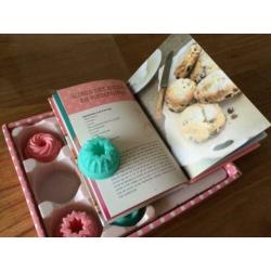 Setje cupcake-vormpjes+receptenboek+servetten HighTea