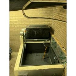 Polyesterbak met afvoer,pomp,filterinstalatie,enz