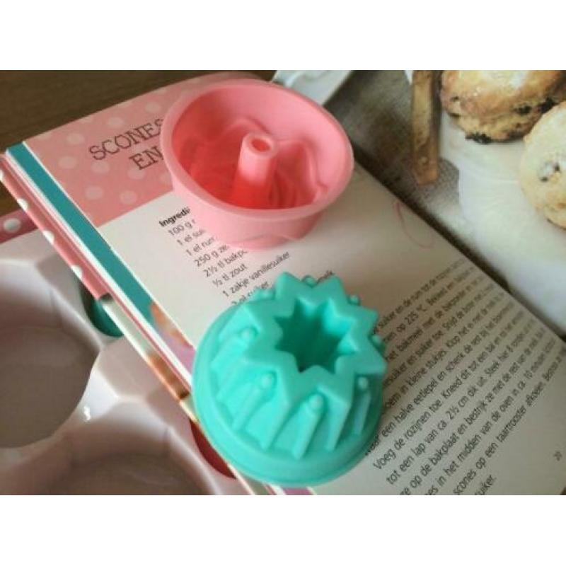Setje cupcake-vormpjes+receptenboek+servetten HighTea