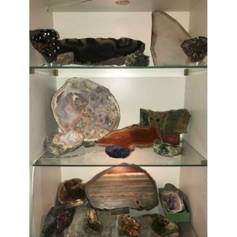 Kast 3 vol mineralen, verzameling.