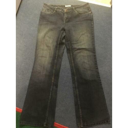 Blauwe jeans mt 40