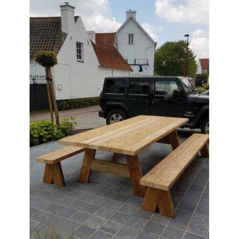 Zeer grote picknicktafel tuintafel balken sloophout op maat.