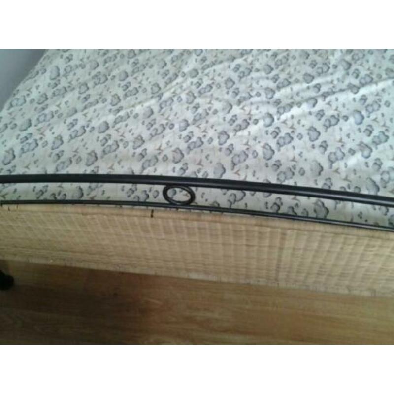 Rotan bed