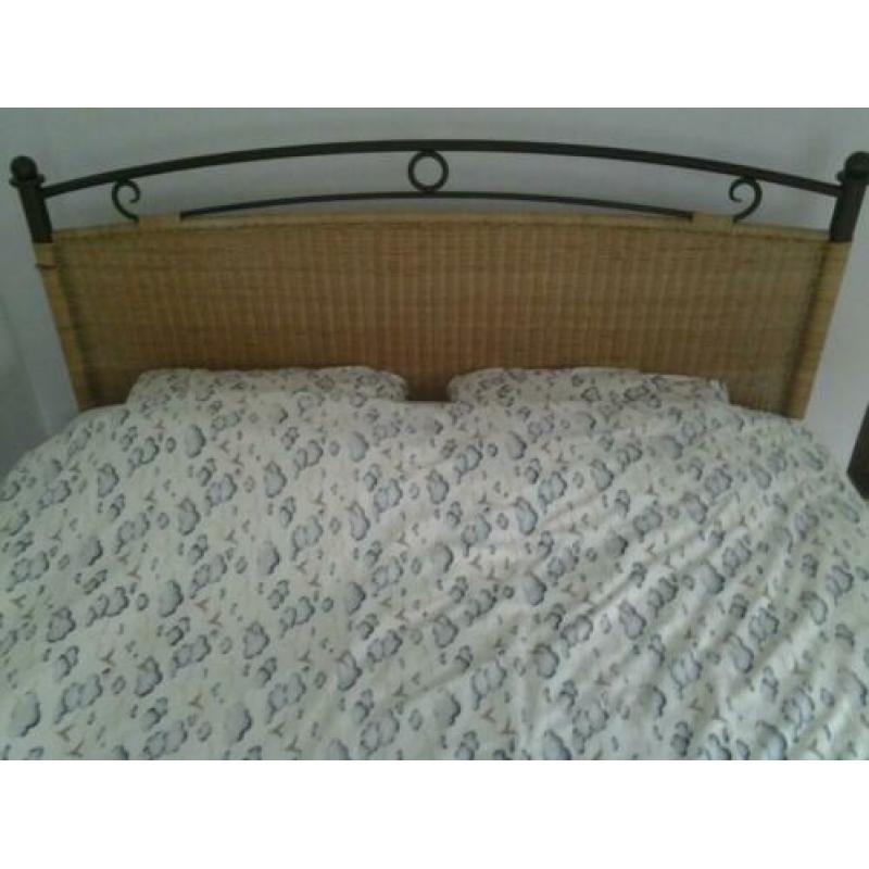 Rotan bed