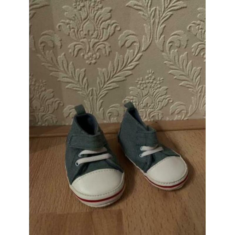 Nieuwe babyschoentjes maat 16