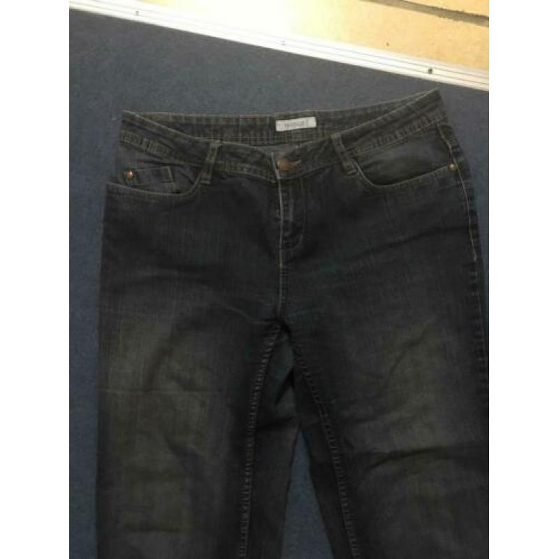 Blauwe jeans mt 40