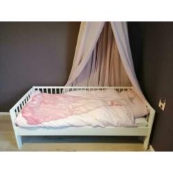 Houten wit Ikea kinderbed te koop!