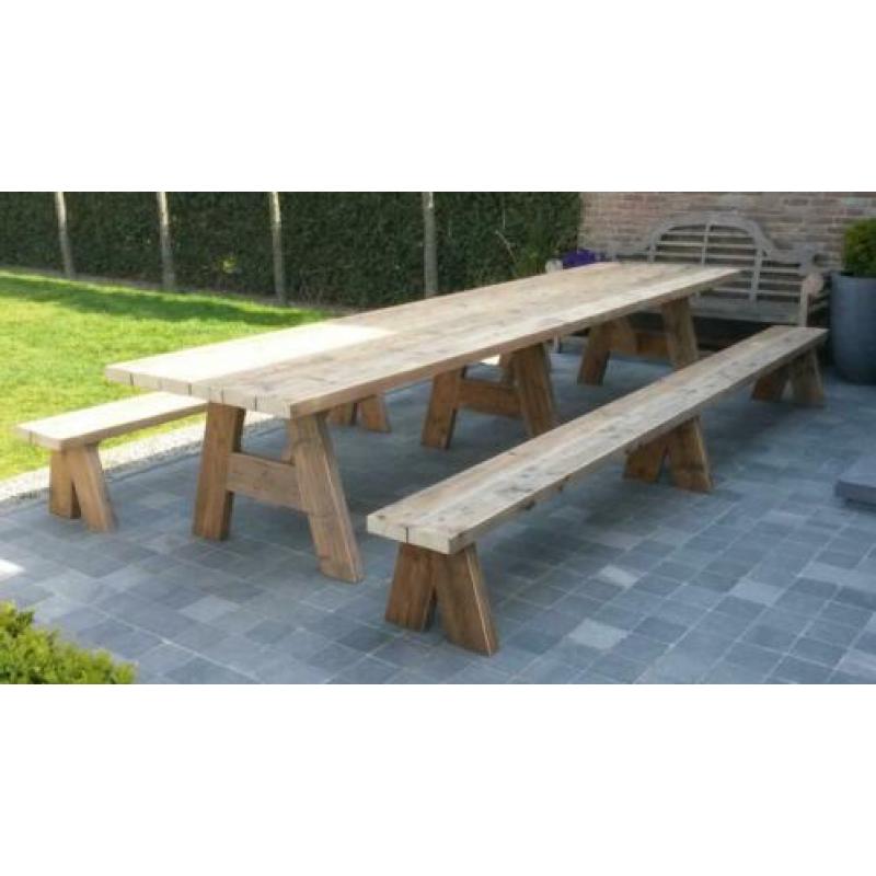Zeer grote picknicktafel tuintafel balken sloophout op maat.