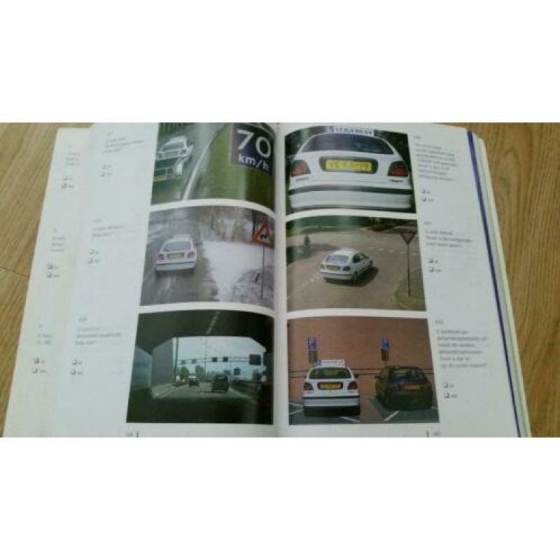 900 vragen Auto Theorie examen incl oefen CD-ROM