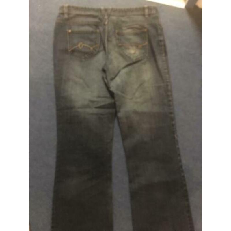 Blauwe jeans mt 40