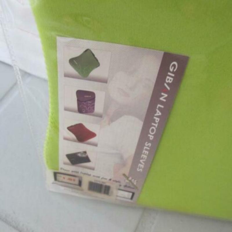Tablet hoesen in de kleur zwart-bruin-groen te vinden bijSho
