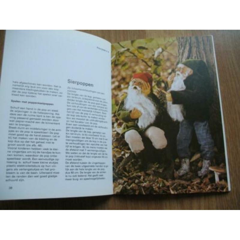 Boekje Karakter Poppen ( Clowns en Andere )??Mooi Vintage