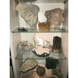 Kast 3 vol mineralen, verzameling.
