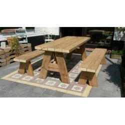 Zeer grote picknicktafel tuintafel balken sloophout op maat.