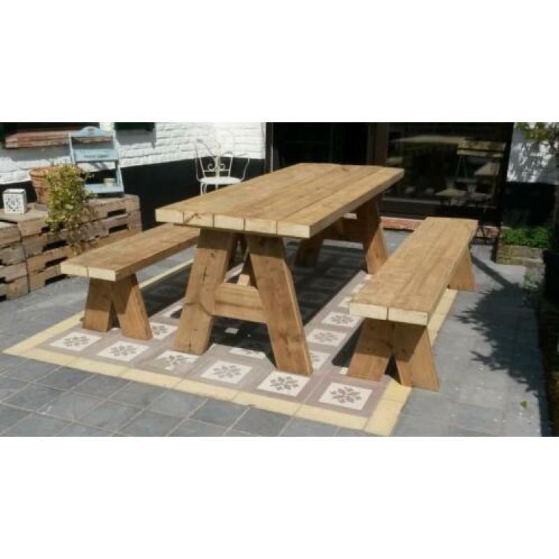 Zeer grote picknicktafel tuintafel balken sloophout op maat.