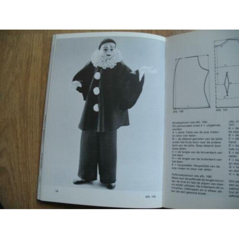 Boekje Karakter Poppen ( Clowns en Andere )??Mooi Vintage
