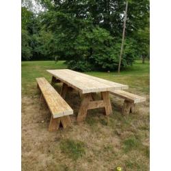 Zeer grote picknicktafel tuintafel balken sloophout op maat.