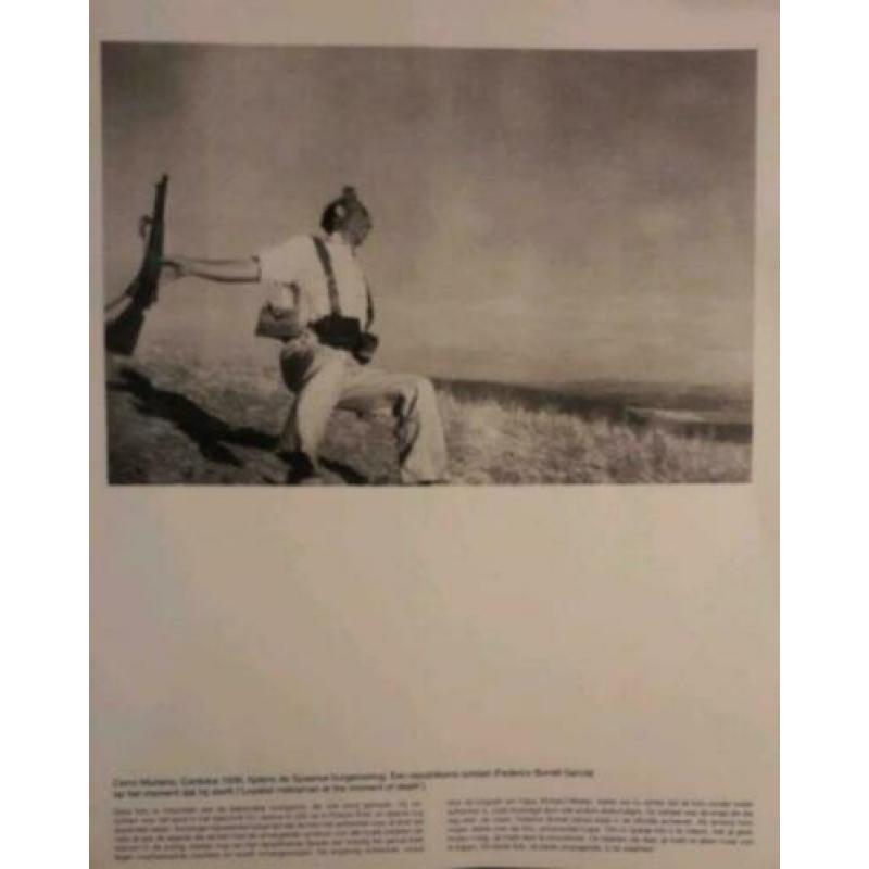 ROBERT CAPA. DE Volkskrant XL formaat