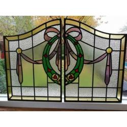 Twee glas in lood ramen, 39 cm breed, 45-54,5 cm hoog