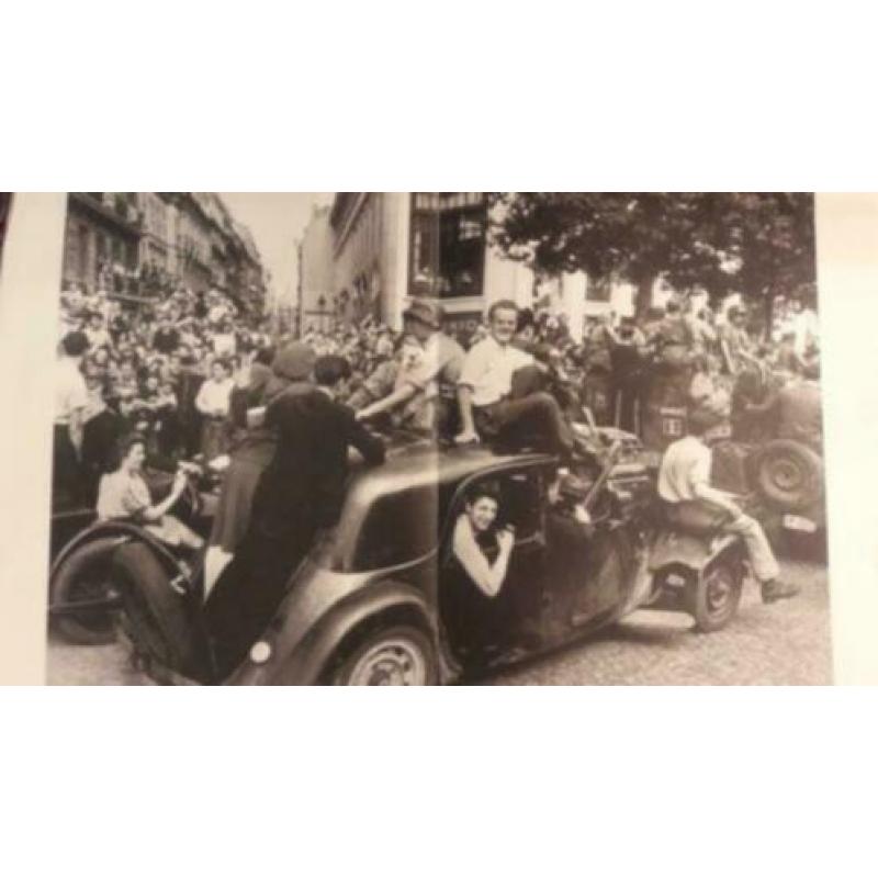 ROBERT CAPA. DE Volkskrant XL formaat