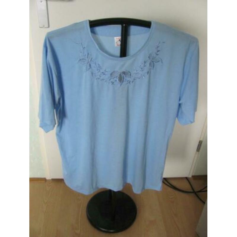 Prachtige blauwe shirt van Donna Bella maat XXL met mouwen..