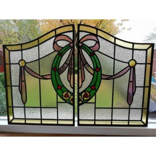 Twee glas in lood ramen, 39 cm breed, 45-54,5 cm hoog