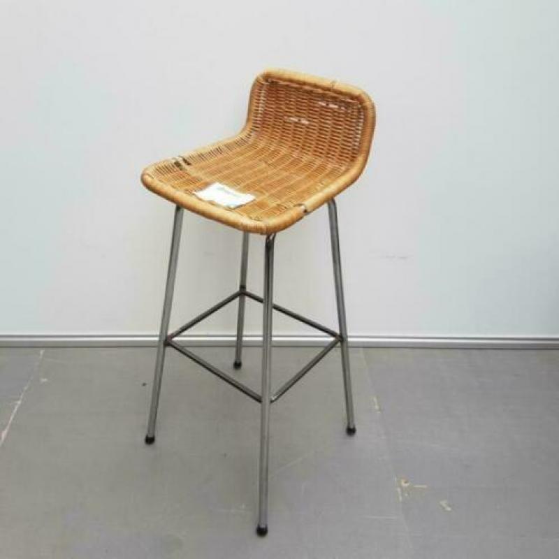 1x Mooie rieten barkruk 78 cm zithoogte met metalen frame