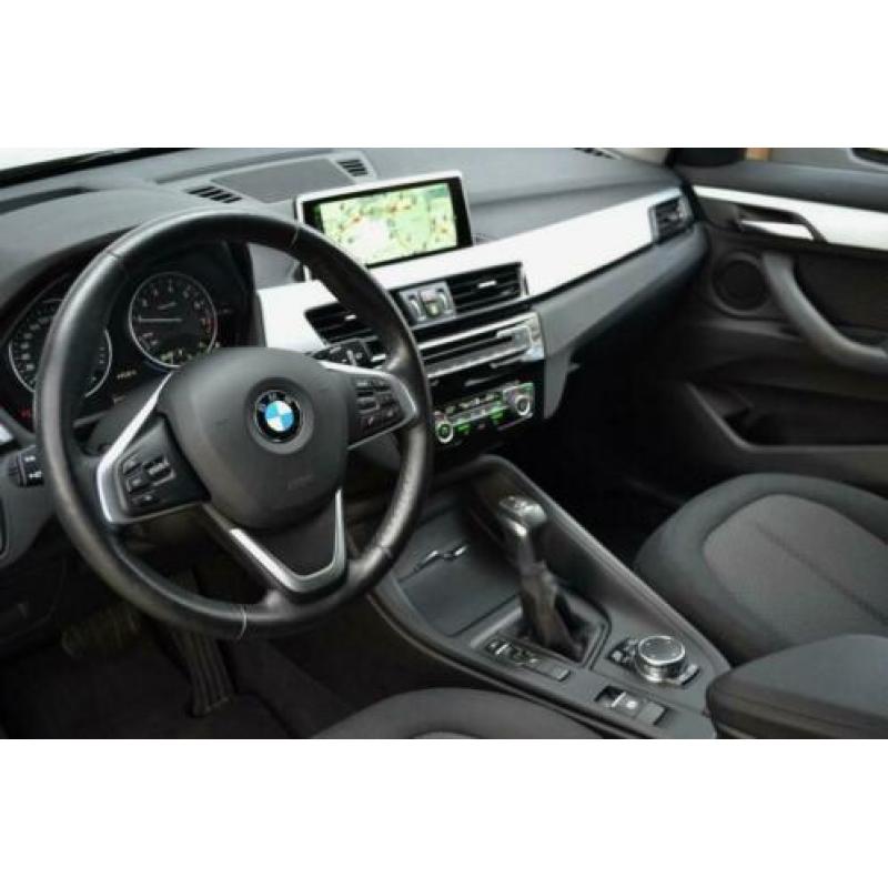 BMW X1 sDrive18i Automaat Xenon/LED NAVI Lane Cruise PDC ’16