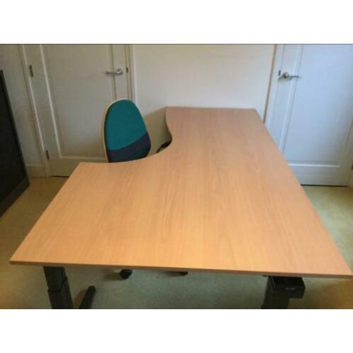 Bureau met ladeblok