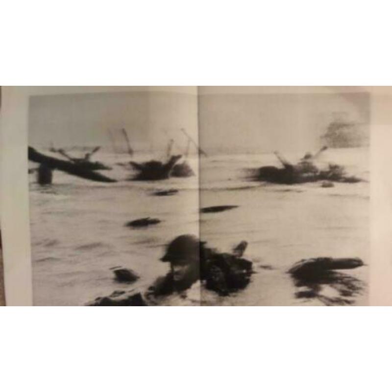 ROBERT CAPA. DE Volkskrant XL formaat