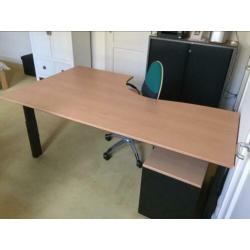 Bureau met ladeblok
