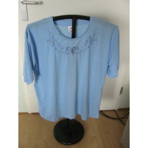 Prachtige blauwe shirt van Donna Bella maat XXL met mouwen..
