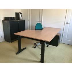 Bureau met ladeblok