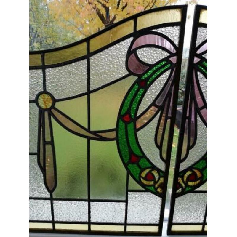 Twee glas in lood ramen, 39 cm breed, 45-54,5 cm hoog