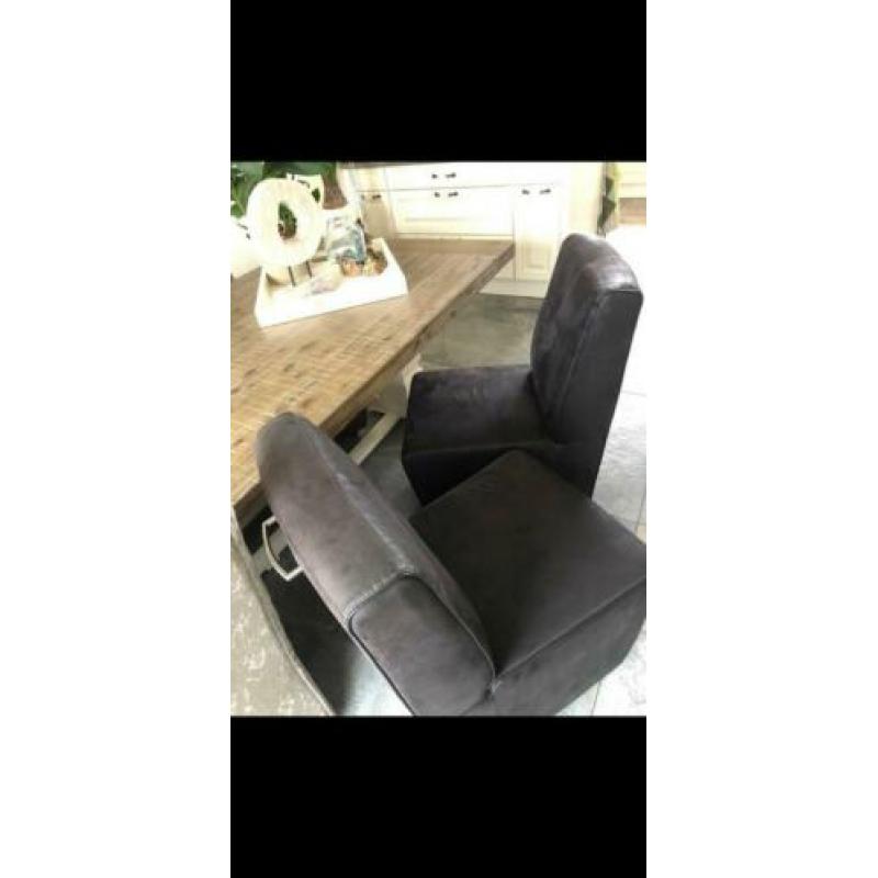 4 Suède stoelen op wieltjes