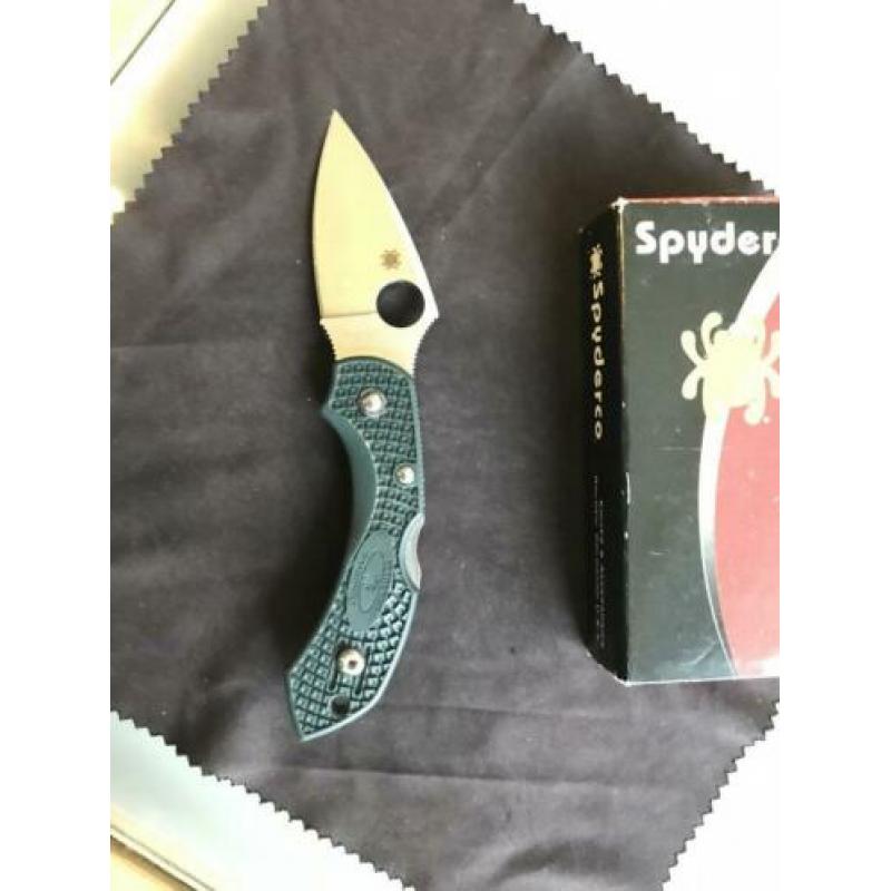 4x Spyderco