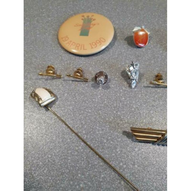13. Dertien vintage diverse Pins en Speldjes