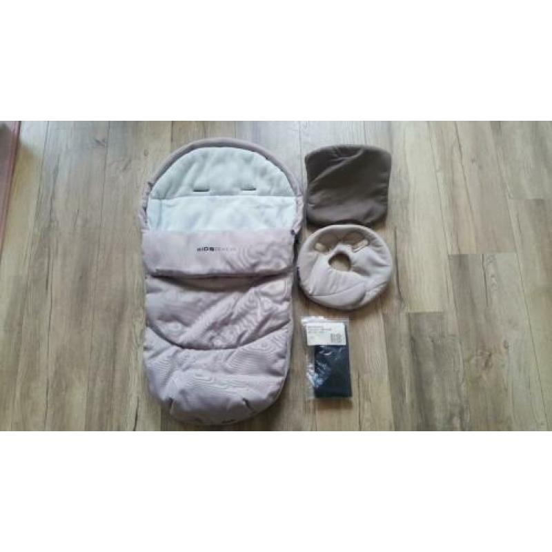 Nette Maxi Cosi Pebble walnut brown met veel extra's.