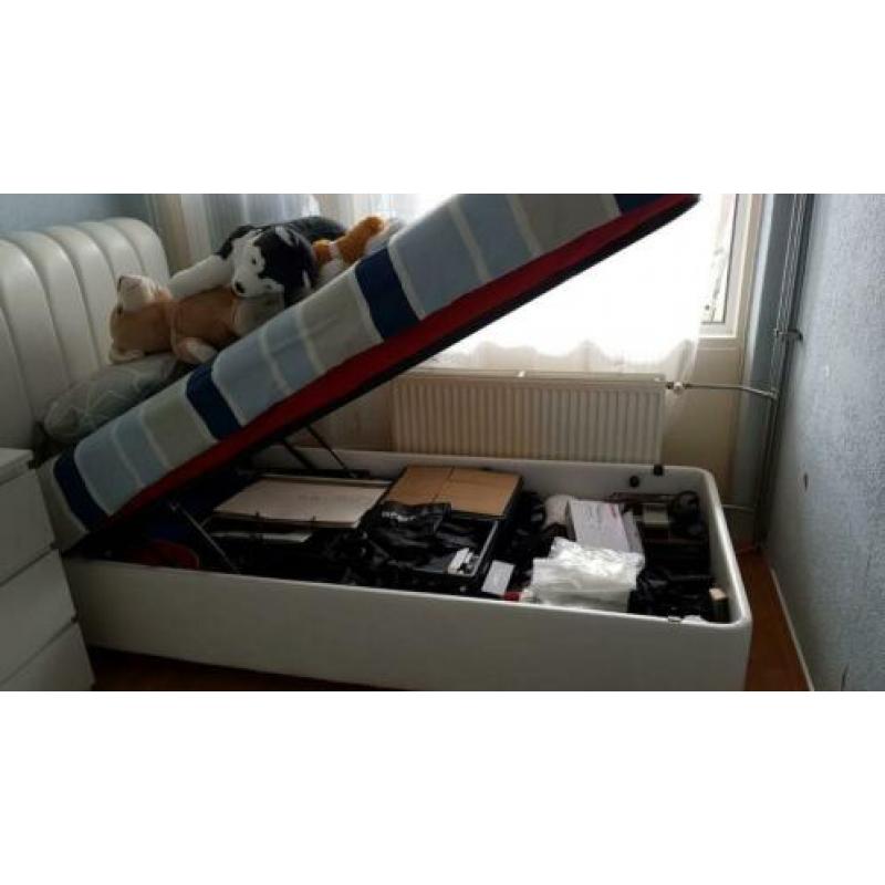 1 person bed met matras