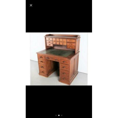 Antiek bureau, met ingelegd lederen blad