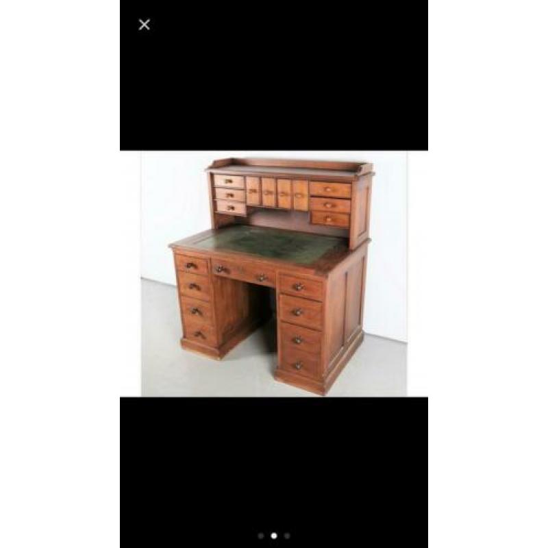 Antiek bureau, met ingelegd lederen blad