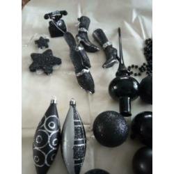 Zwarte Piek/ kerstballen /figuren en slingers