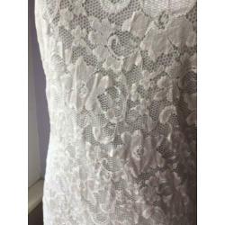 Witte jurk. Maar L. Open rug
