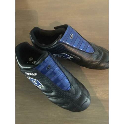 Lotto Voetbalschoenen maat 36
