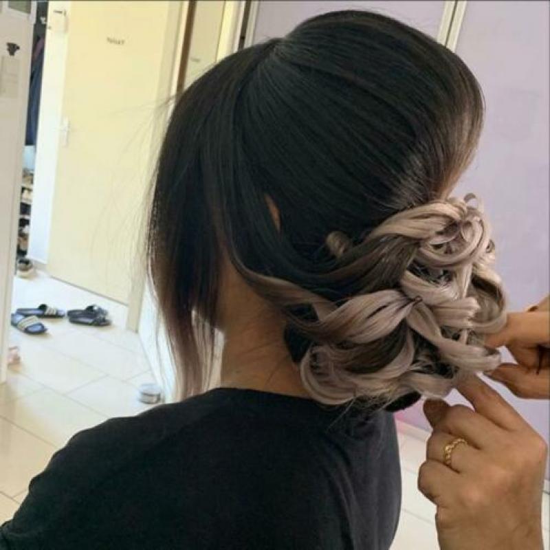 Pro hairstylist