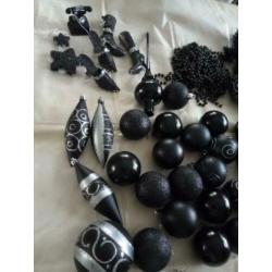 Zwarte Piek/ kerstballen /figuren en slingers