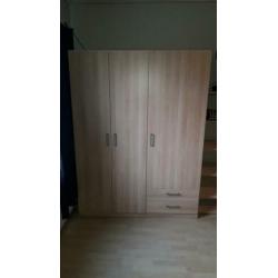 Kledingkast 3 deuren met hang, legdeel en 2 lades